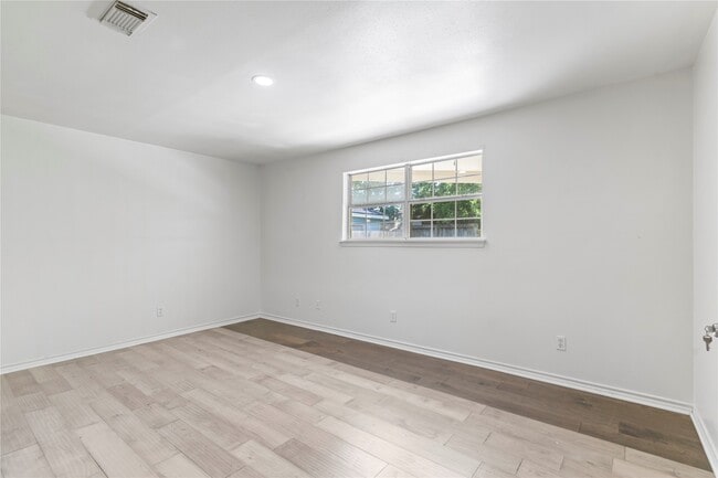 Building Photo - 10906 Keese Dr