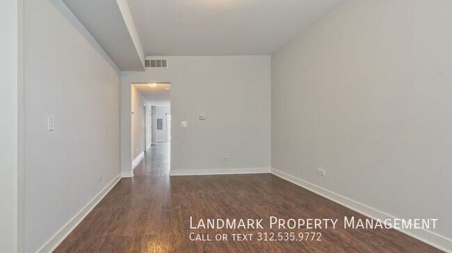 Building Photo - 2833 N Avers Ave
