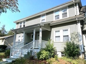 Building Photo - 405 Village St