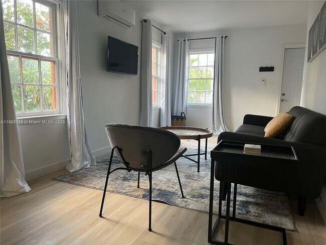 Primary Photo - 421 75th St