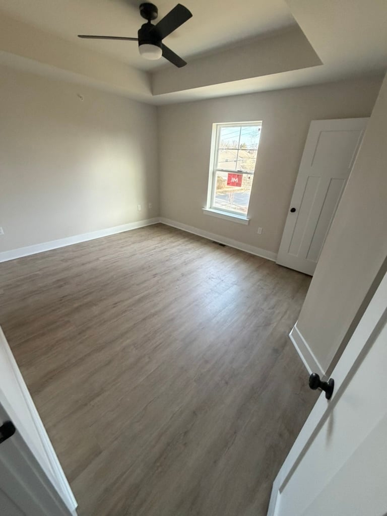 Building Photo - 1411 Greenview Dr