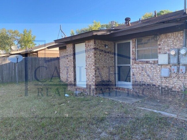 Building Photo - 8211 Woodview Dr N