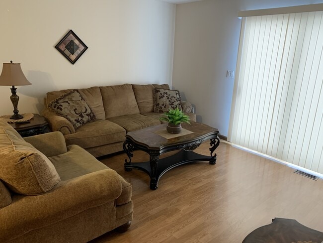 Building Photo - 1037 Ridge St