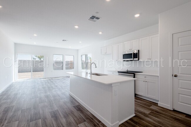 Building Photo - 4 Bedroom, 2 Bath Home with Solar in the Southwest - $2495 Per Month!