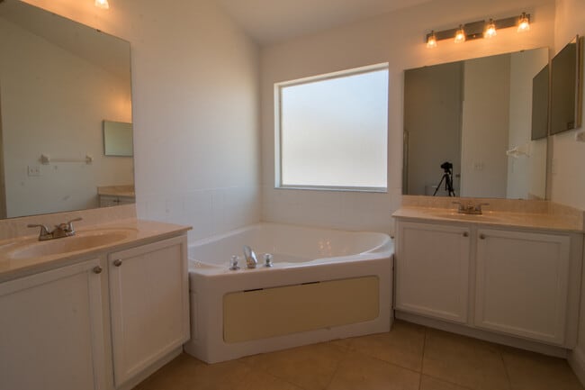 Building Photo - 661 Berwick Dr