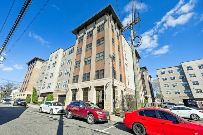 Primary Photo - 5808 Washington St