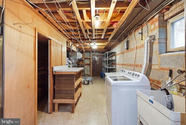Building Photo - 6605 Grey Fox Dr