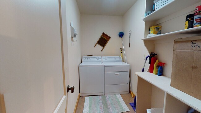 Building Photo - 3 Bedroom House by the Golf Course Fully Furnished