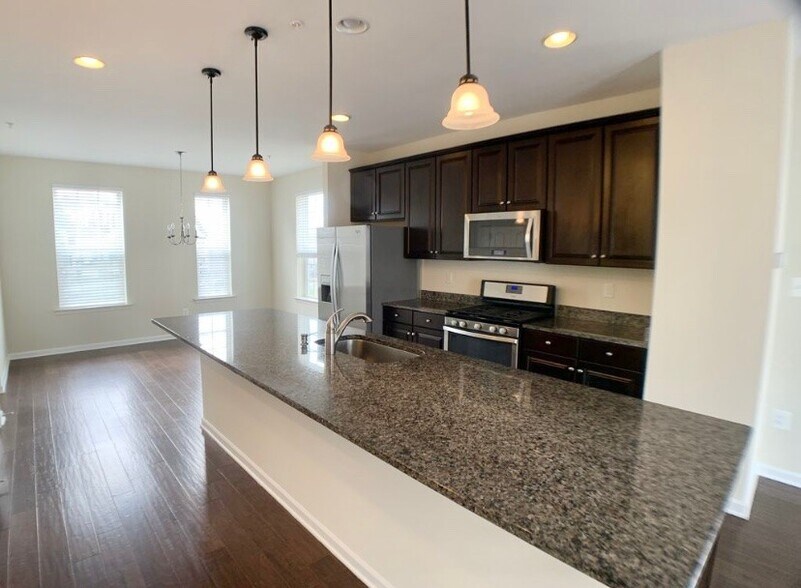 Building Photo - 512 Cobble Dr