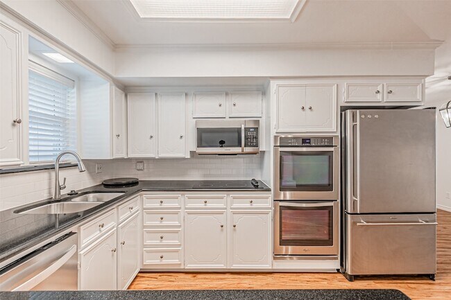 Building Photo - 9133 Villa Park Cir
