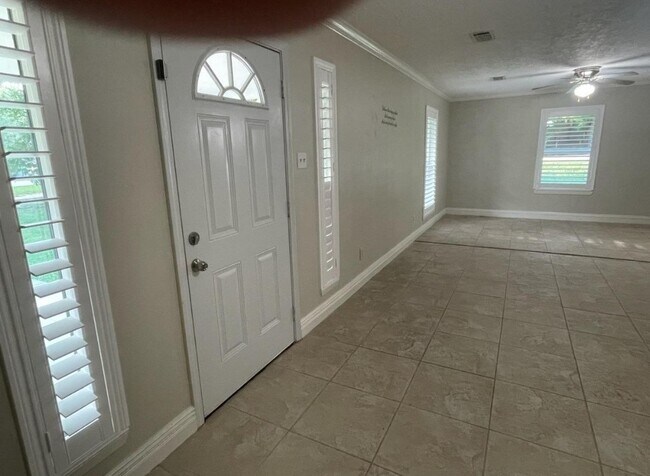 Building Photo - 25723 Glen Loch Dr