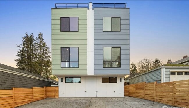 Building Photo - 528 N 72nd St