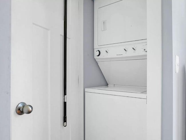 Building Photo - 29 Kennedy St