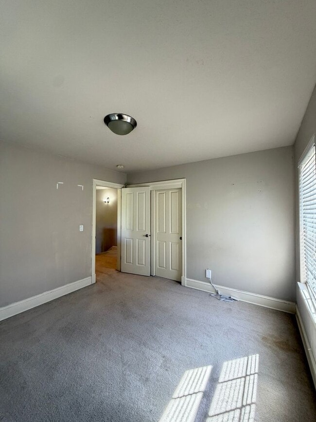 Building Photo - 17204 SW 136th Ave