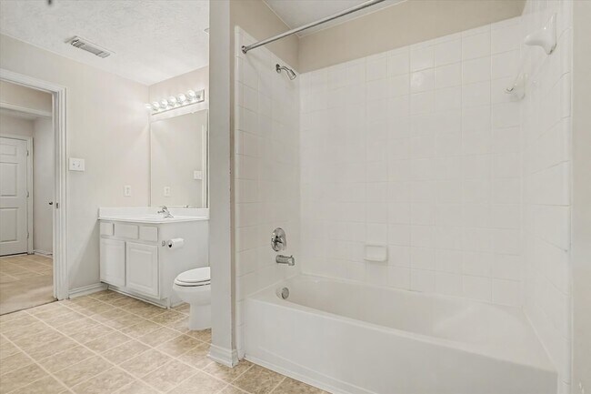 Building Photo - 16011 Belleshire Glen Ln