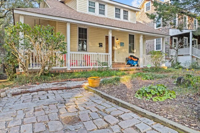 Building Photo - 912 Little Bay Ave