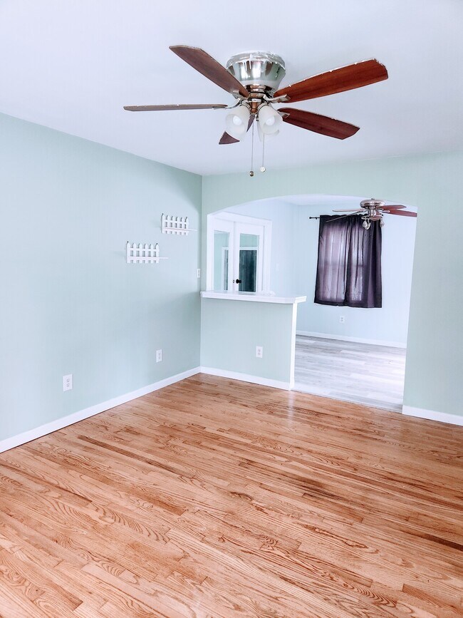 Building Photo - Green Acres