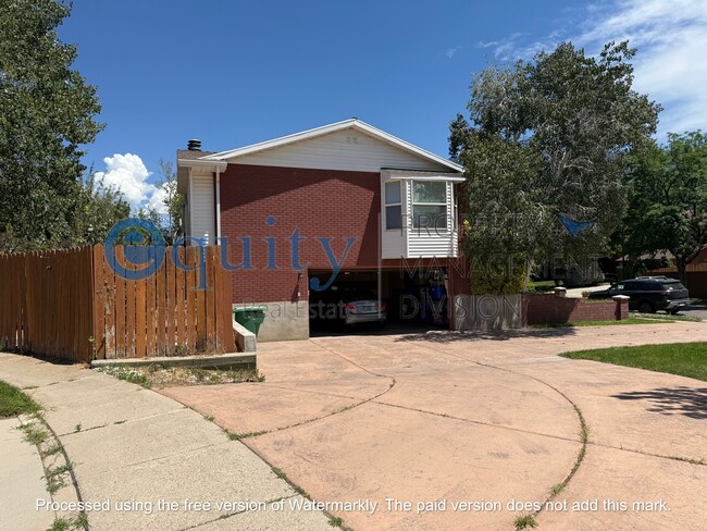 Building Photo - 2027 Kramer Dr