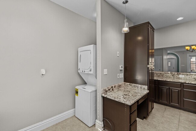 Building Photo - *MOVE IN SPECIAL* High end, 3 bedroom single family home in The Grove!