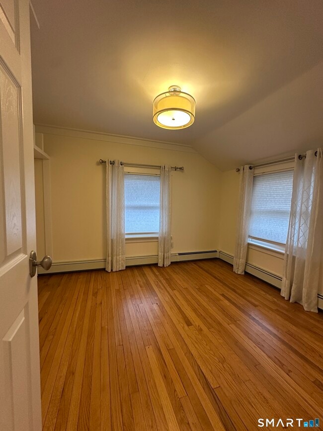Building Photo - 424 Rockwell Ave