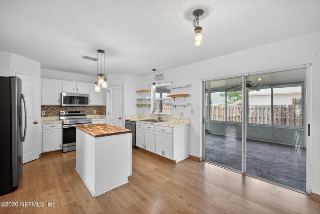 Building Photo - 7379 Edenfield Park Rd