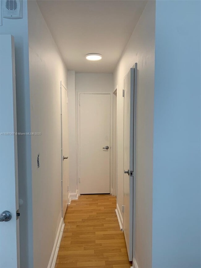 Building Photo - 1228 West Ave