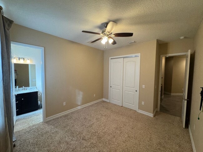 Building Photo - Two Story 5 bedroom, 4.5 bath