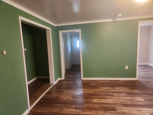 Building Photo - 3 Bedroom - 2 Bath in Auburn - Ranch