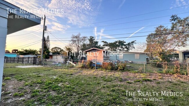 Building Photo - Available NOW! Charming Fully Renovated Ho...