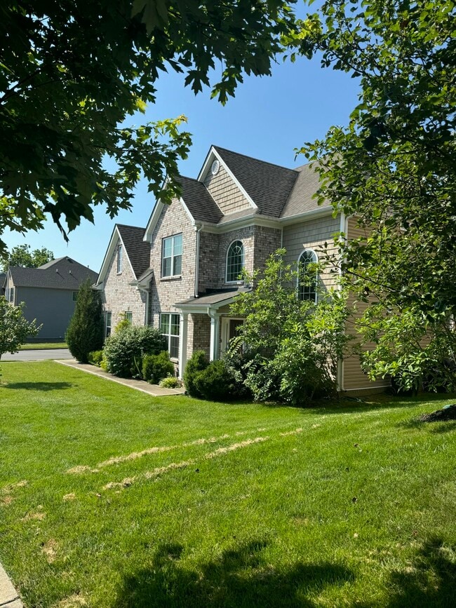Building Photo - 290 Manitoba Ln