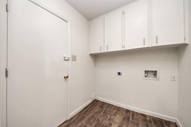 Building Photo - 1133 Kingston Dr