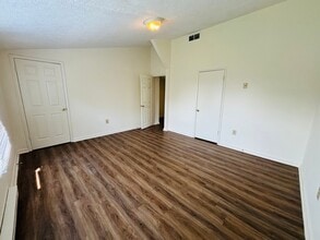 Building Photo - 355 Wakeman Ct NE