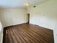 Building Photo - 355 Wakeman Ct NE