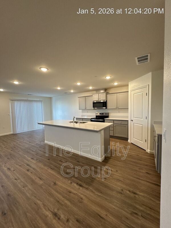 Building Photo - 7064 W Wren Ave