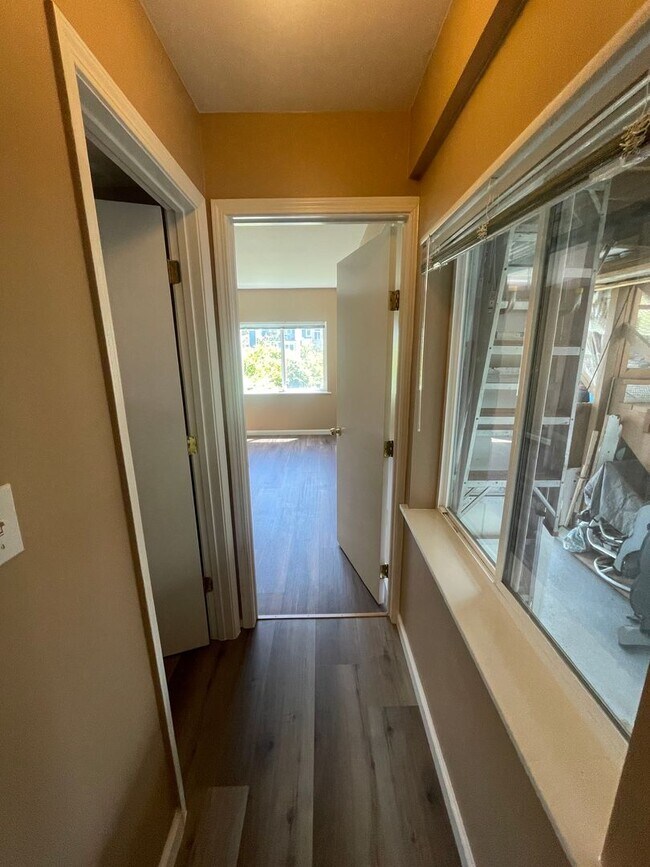 Building Photo - Cozy apartment unit in middle of Sunset re...