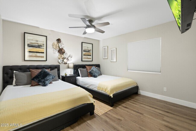 Building Photo - 8570 E Indian School Rd