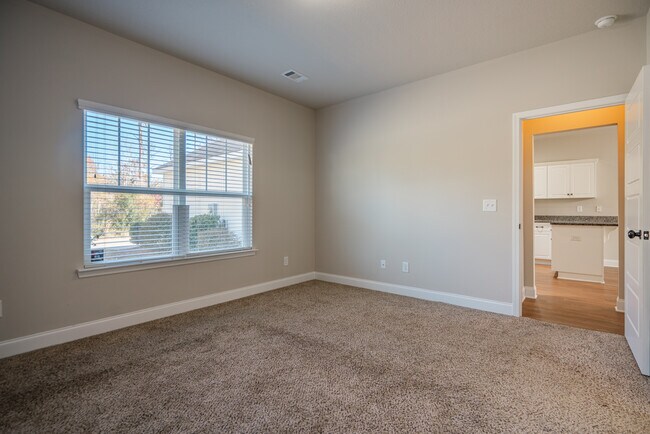 Building Photo - 600 Trellis Square