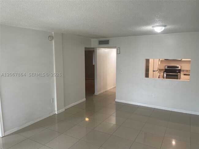 Building Photo - 10000 NW 80th Ct