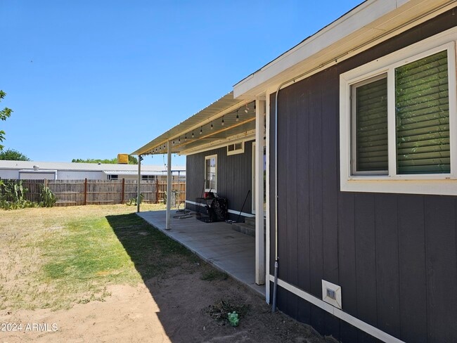 Building Photo - 1042 W Ocotilla St