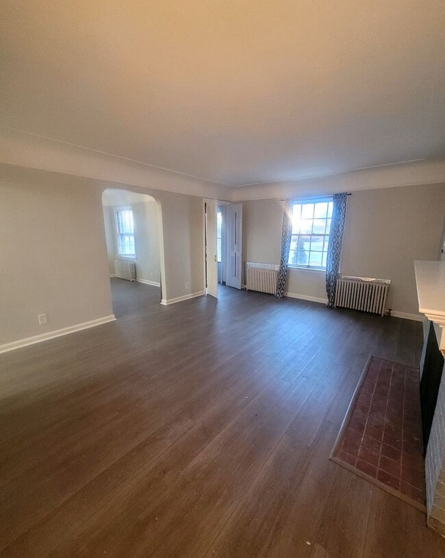 Building Photo - Beautiful 3 Bedroom bungalow in very desir...