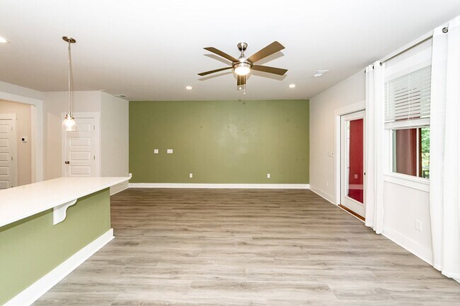 Building Photo - 7722 Park Gate Dr
