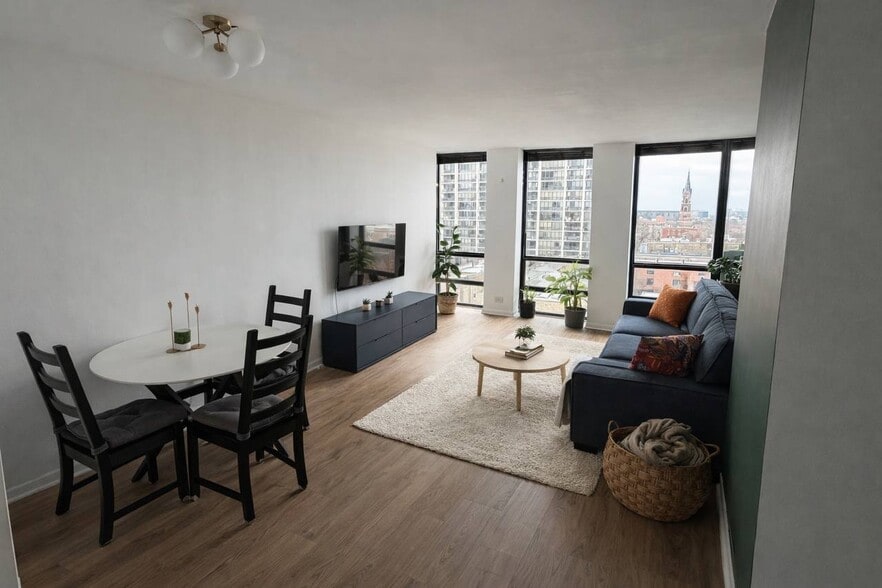 Building Photo - 1660 N La Salle Dr