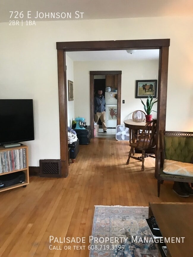 Building Photo - 726 E Johnson St