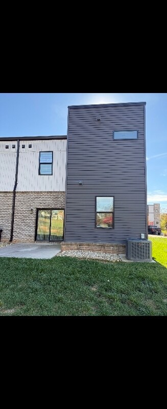 Building Photo - 420 Breezewood Dr