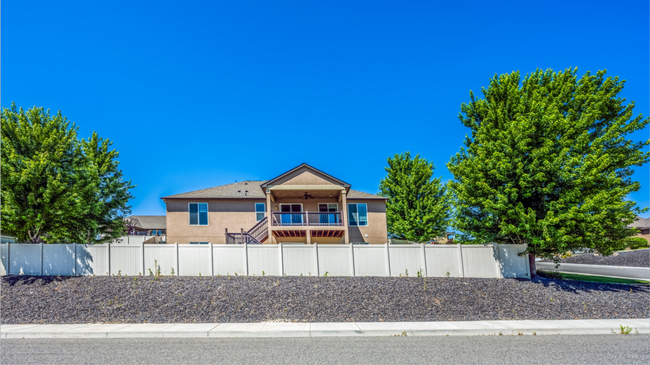 Building Photo - Stunning, Modern South Richland Home with ...