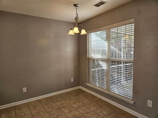 Building Photo - Ivy Square Patio Home