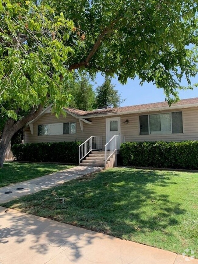 Building Photo - Remodeled 3 bedroom, 1 bathroom Downstairs...