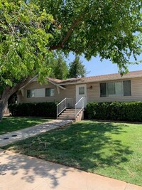 Building Photo - Remodeled 3 bedroom, 1 bathroom Downstairs...