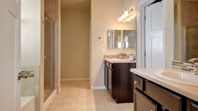 Building Photo - 5 Bedroom Ranch Home on North End