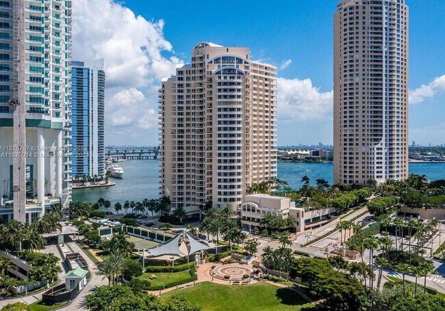 Building Photo - 888 Brickell Key Dr